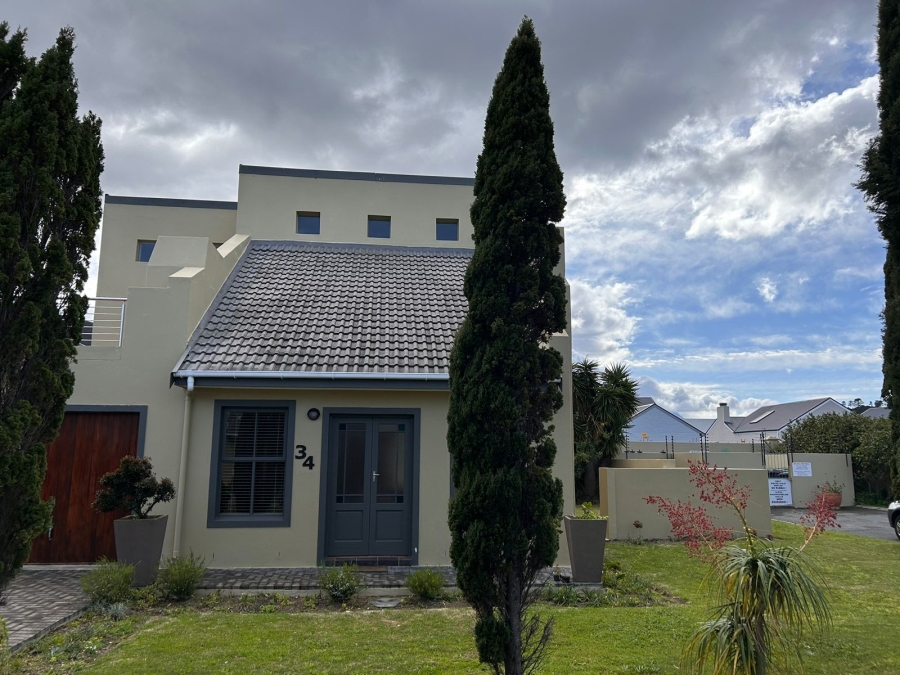 2 Bedroom Property for Sale in Sandbaai Western Cape